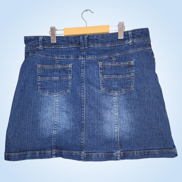 AE SPORT Denim Skort - 18 - Picture 2 of 5